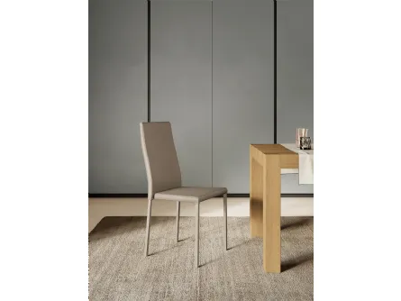 Sedia Melodie con struttura in metallo completamente rivestita in ecopelle di Arredo3